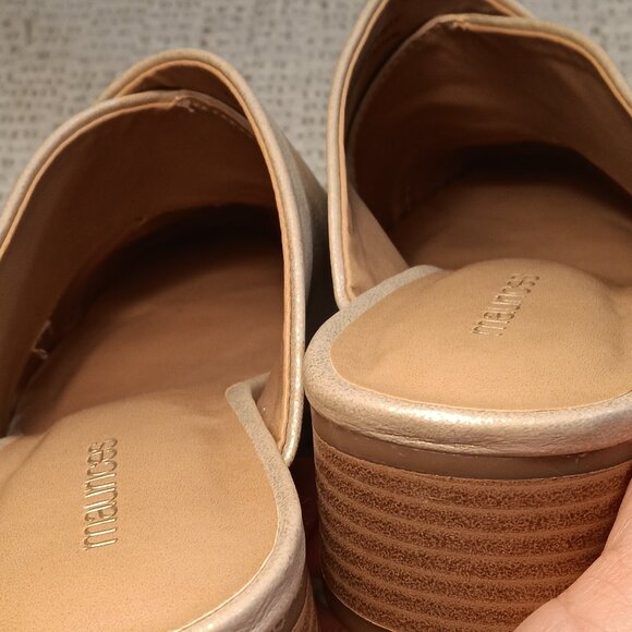 Maurices women's 'Isabel' gold shimmer low heel mules sz 8.5 M - Picture 8 of 13